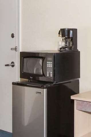 Hotel Travelodge by Wyndham Los Banos CA photo 4