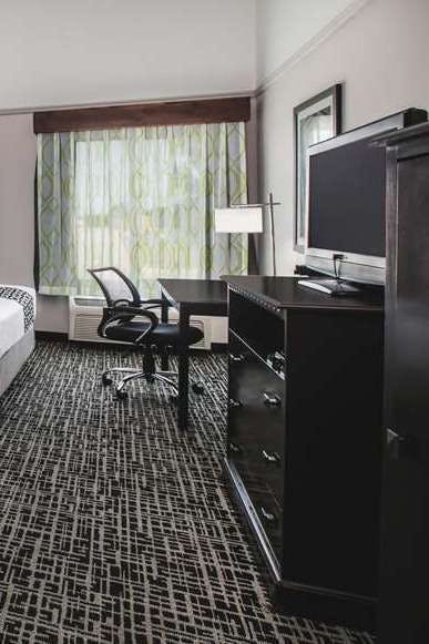 Hotel La Quinta Inn & Suites by Wyndham Brownwood photo 3