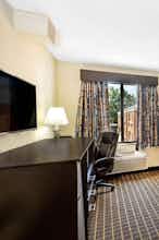 Hotel Baymont Mukwonago photo 3