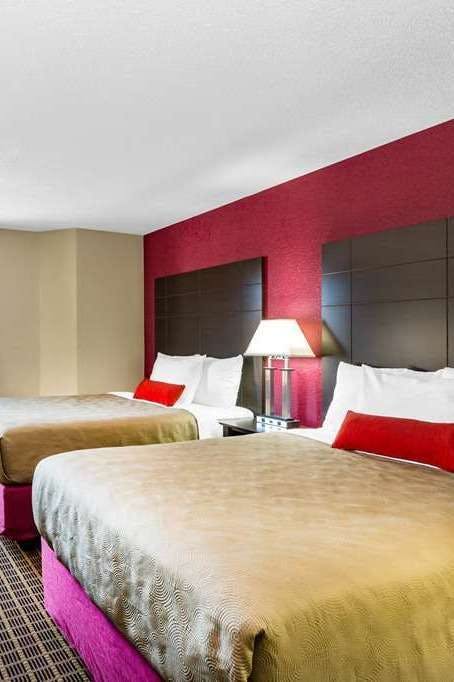 Hotel Baymont by Wyndham Mukwonago photo 2