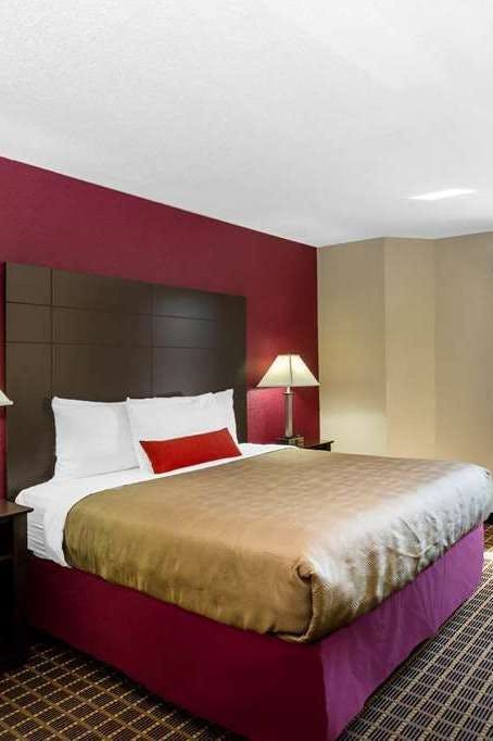 Hotel Baymont by Wyndham Mukwonago photo 1