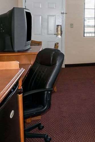 Hotel Super 8 Sealy photo 3