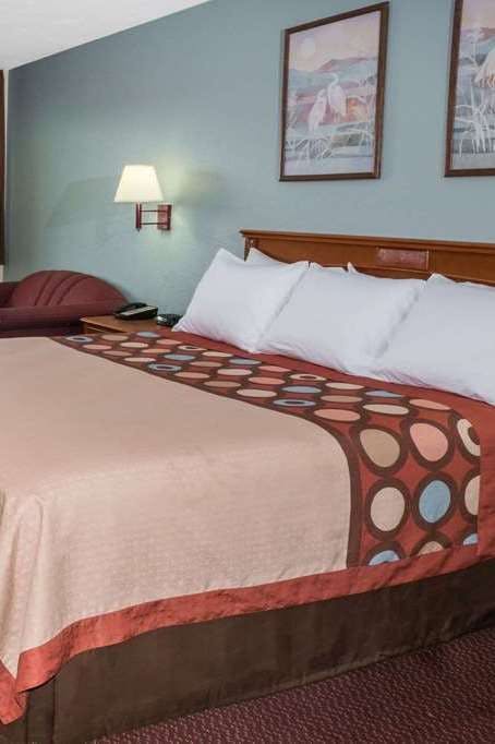 Hotel Super 8 Sealy photo 1