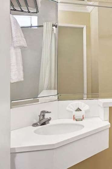 Hotel Super 8 by Wyndham Los Angeles Downtown photo 4