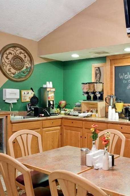 Hotel AmericInn by Wyndham Forest Lake photo 4