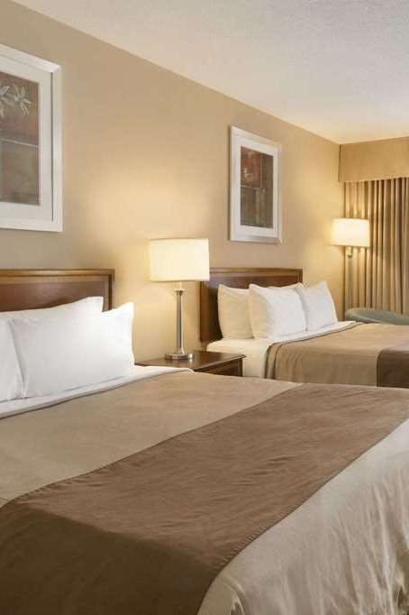 Hotel Ramada by Wyndham Belleville Harbourview Conference Centre photo 3