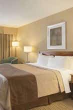 Hotel Ramada Belleville Harbourview photo 2