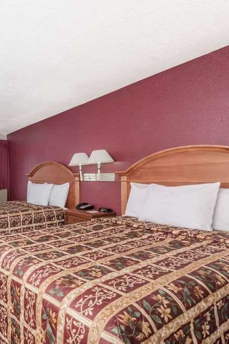 Hotel Days Inn San An Splashtown/ATT photo 2