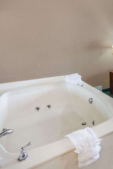 Hotel Super 8 by Wyndham Valparaiso photo 2