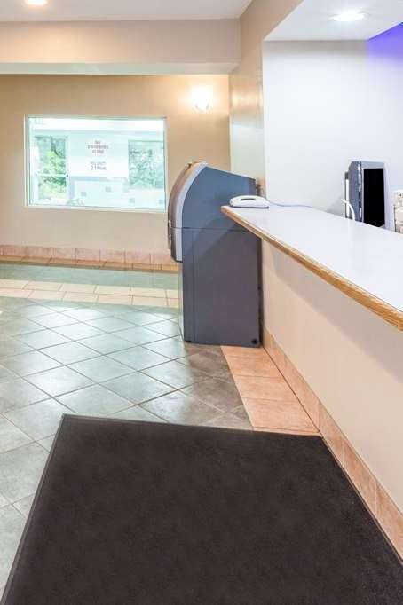 Hotel Super 8 by Wyndham Valparaiso photo 4