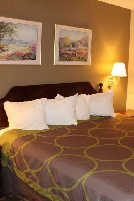 Hotel Super 8 by Wyndham Valparaiso photo 1