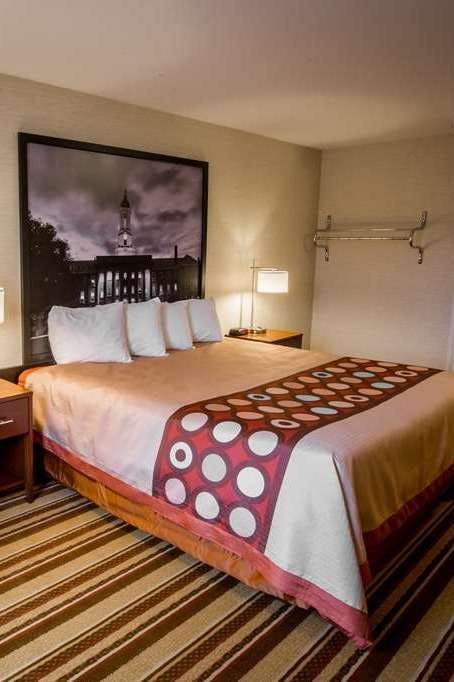 Hotel Super 8 by Wyndham State College photo 1