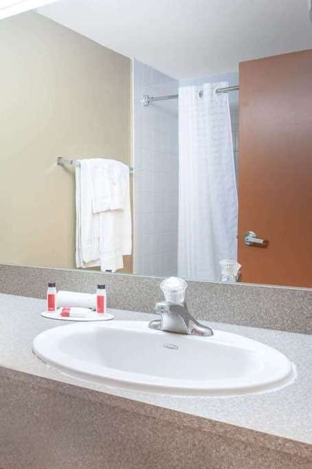 Hotel Super 8 by Wyndham Midland photo 4