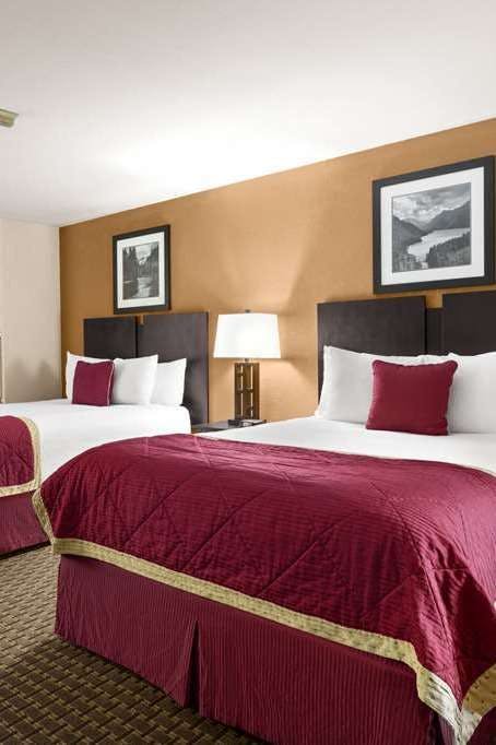 Hotel Baymont by Wyndham Cortez photo 2