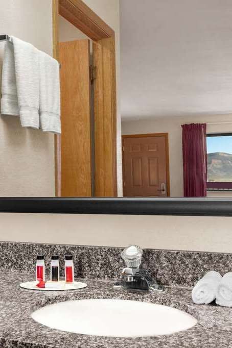 Hotel Baymont by Wyndham Cortez photo 5