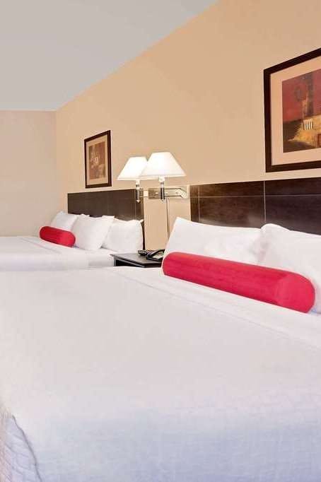 Hotel Ramada Stettler photo 2