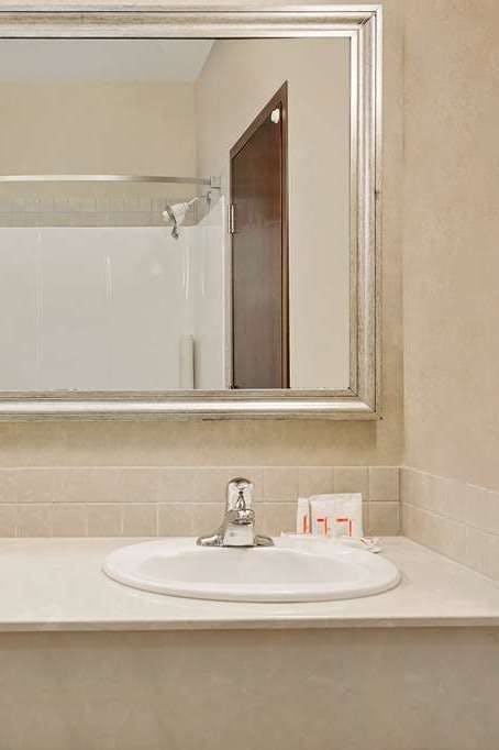 Hotel Ramada Stettler photo 5