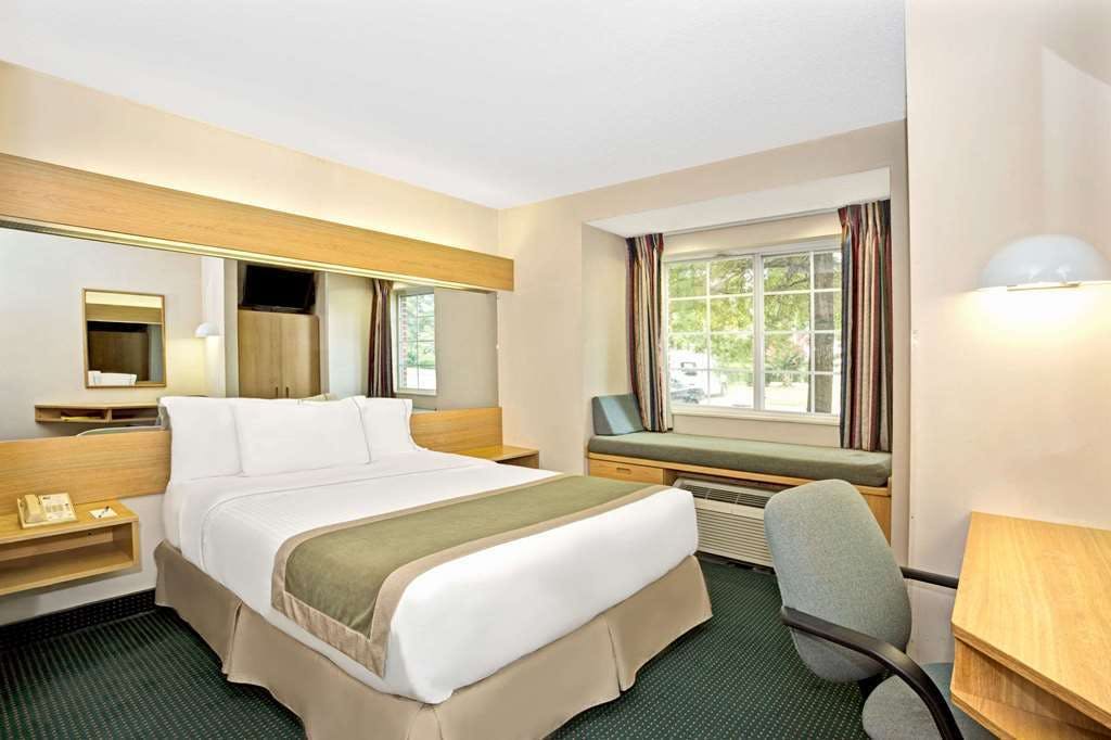 Hotel Microtel Inn & Suites by Wyndham Raleigh Durham Airport photo 3