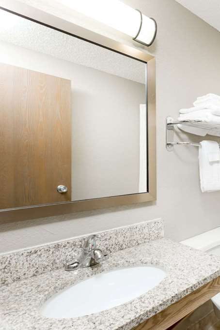 Hotel Super 8 by Wyndham Kearney photo 5