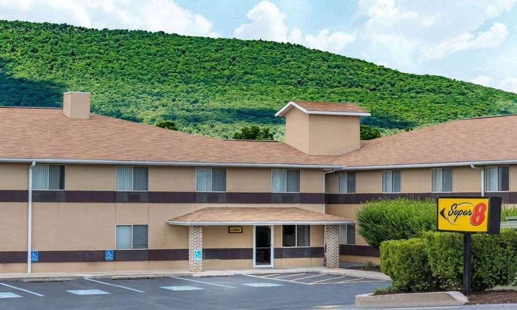 Super 8 by Wyndham Burnham/Lewistown