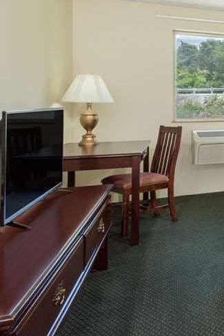 Hotel Super 8 by Wyndham Burnham/Lewistown photo 2