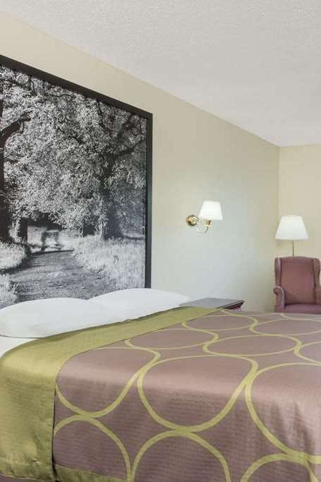 Hotel Super 8 by Wyndham Burnham/Lewistown photo 1