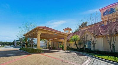 La Quinta Inn & Suites by Wyndham USF (Near Busch Gardens)