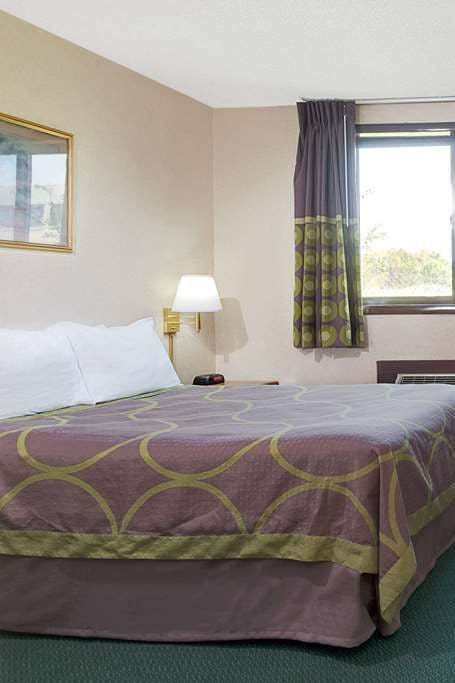 Hotel Super 8 by Wyndham Kenmore/Buffalo/Niagara Falls Area photo 1