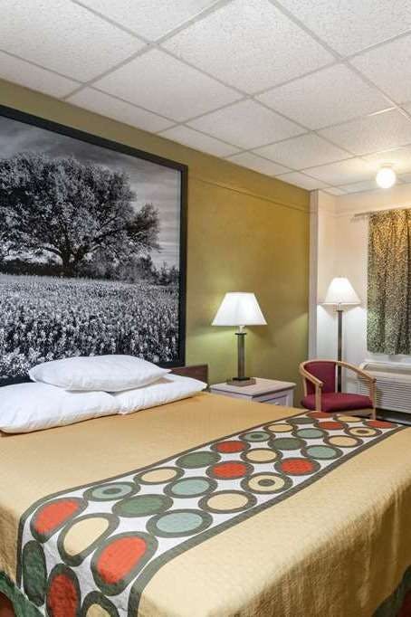 Hotel Super 8 Fredericksburg photo 1