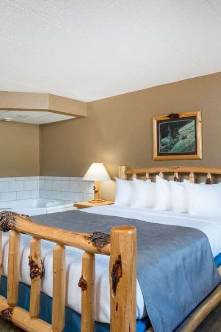 Hotel Baymont by Wyndham Owatonna photo 1