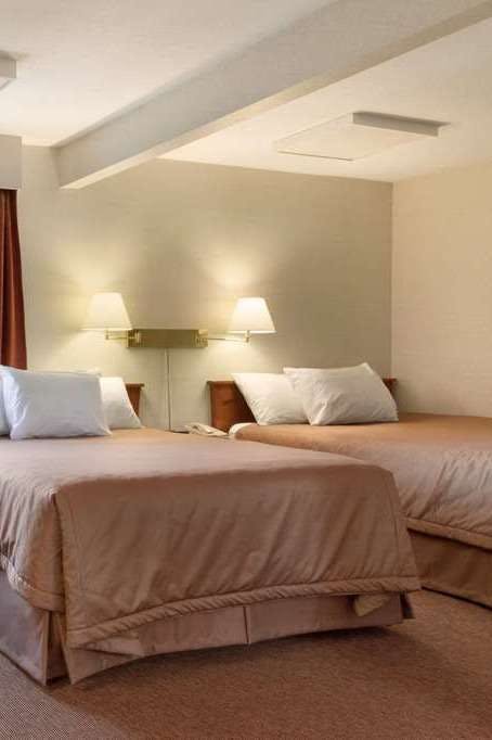 Hotel Travelodge by Wyndham Langley photo 2