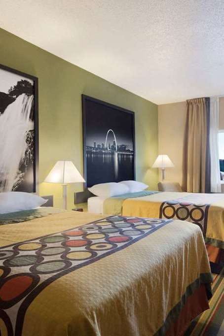 Hotel Super 8 by Wyndham Lees Summit photo 2