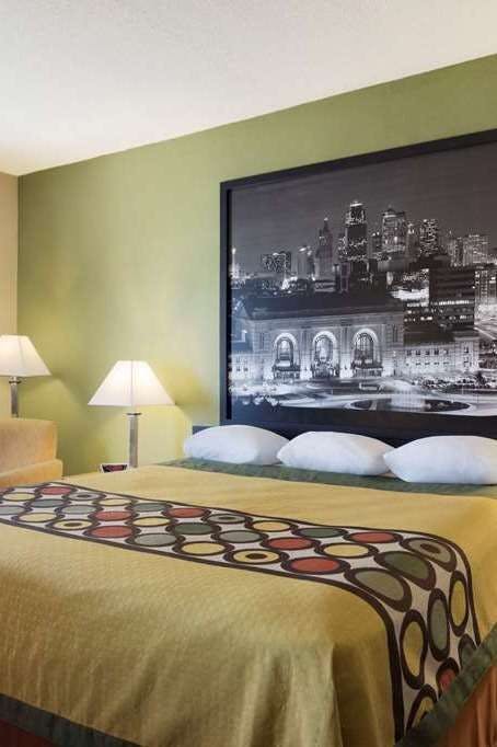 Hotel Super 8 by Wyndham Lees Summit photo 1