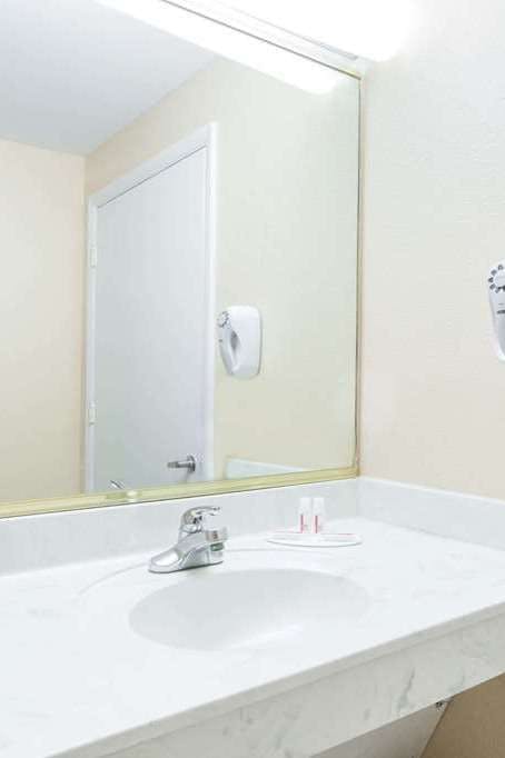 Hotel Super 8 by Wyndham Hull Street Midlothian/Richmond Area photo 4