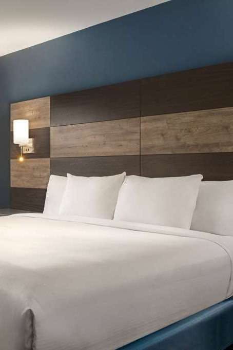 Hotel AmericInn by Wyndham Dodgeville photo 1