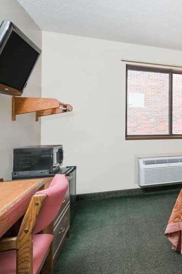 Hotel Super 8 by Wyndham Perham photo 3