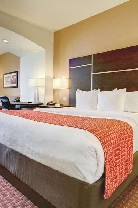 Hotel La Quinta Inn & Suites by Wyndham Denver Gateway Park photo 2