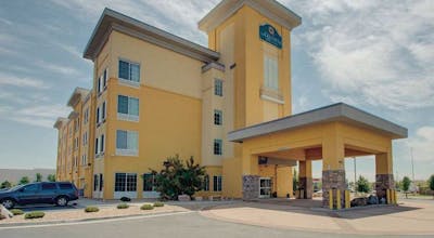 La Quinta Inn & Suites by Wyndham Denver Gateway Park