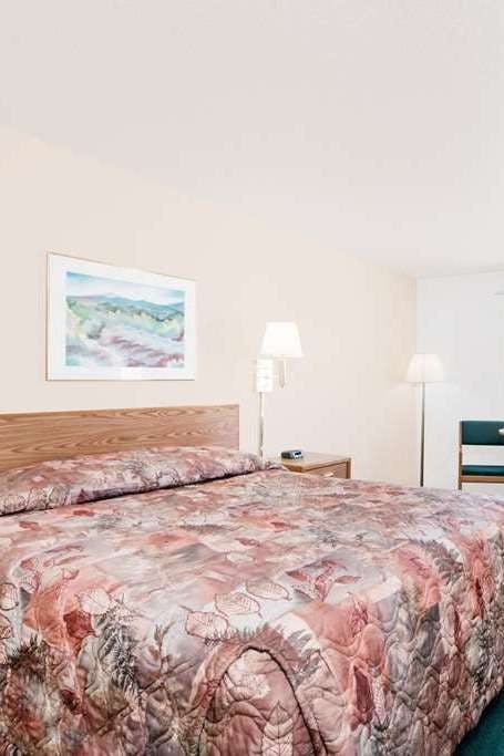 Hotel Super 8 by Wyndham Belle Fourche SD photo 2