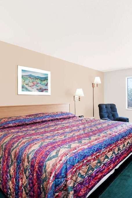 Hotel Super 8 by Wyndham Belle Fourche SD photo 1