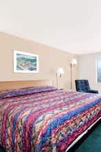 Hotel Super 8 by Wyndham Belle Fourche SD photo 2