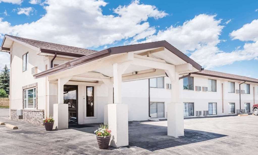 Super 8 by Wyndham Belle Fourche SD