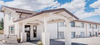 Super 8 Belle Fourche SD