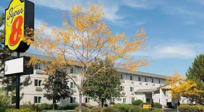 Super 8 by Wyndham Redmond