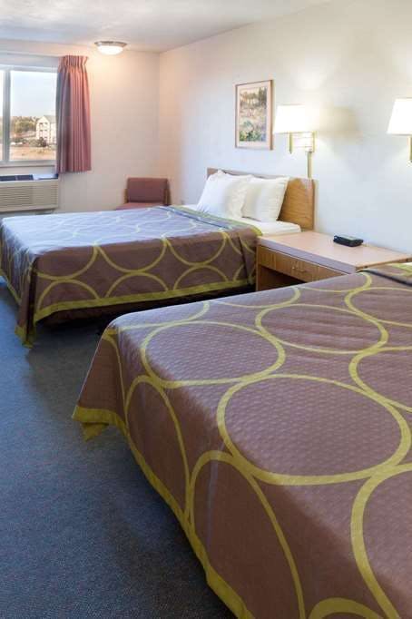 Hotel Super 8 by Wyndham Redmond photo 2