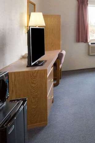 Hotel Super 8 by Wyndham Redmond photo 3