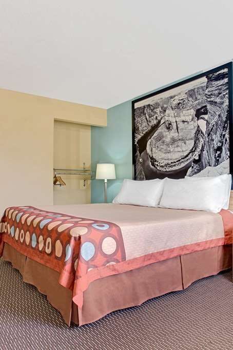 Hotel Super 8 by Wyndham Tucson/Grant Road Area AZ photo 1