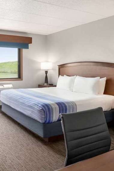 Hotel AmericInn by Wyndham Sauk Centre photo 1