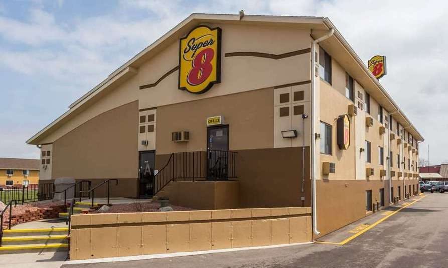 Super 8 by Wyndham Janesville