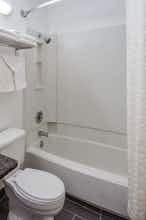 Hotel Super 8 by Wyndham Janesville photo 5